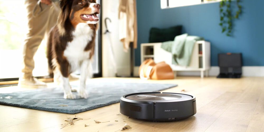 The smartest, most powerful robot vacuum yet for rough or fine debris pickup.¹
